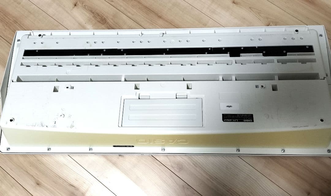 CASIO 電子キーボード 光ナビ 61鍵盤 ホワイト LK-207