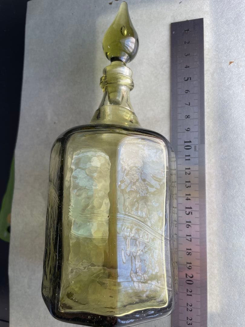 倉敷ガラス 酒瓶 黄緑色 八角形ガラスボトル 外村吉之助