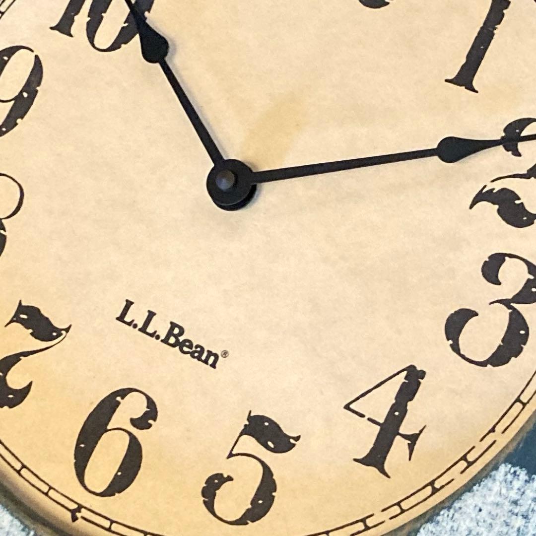 L.L.Bean Country−style wooden wall clock