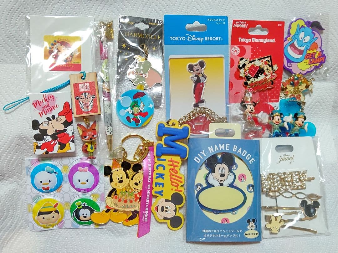 ディズニー　ピンズ、缶バッジ、小物　110点　まとめ売り