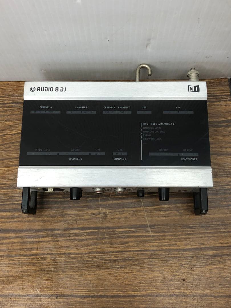 NATIVE INSTRUMENTSオーディオインターフェイス AUDIO8DJ