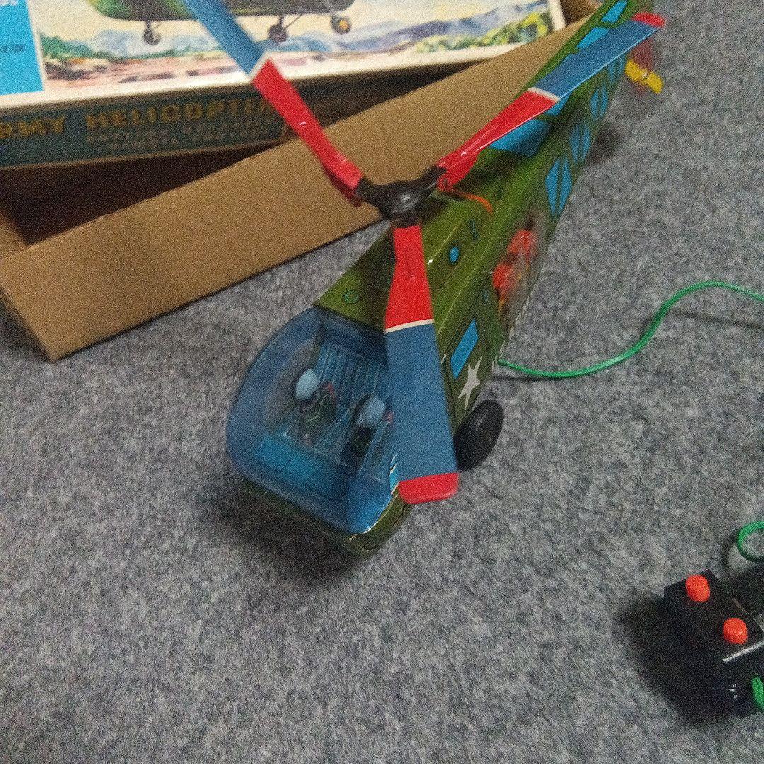 ブリキの戦闘ヘリコプター