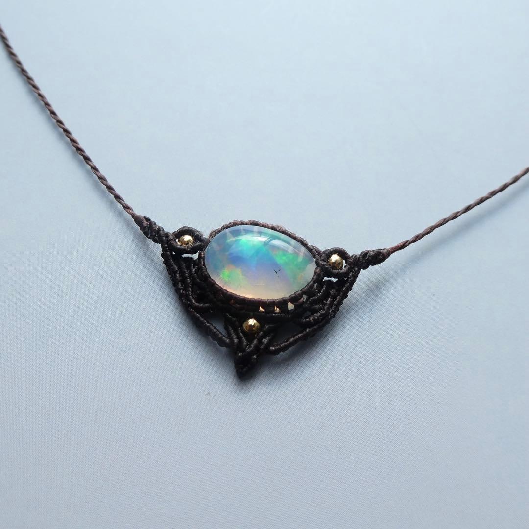 虹色オパールのマクラメネックレス