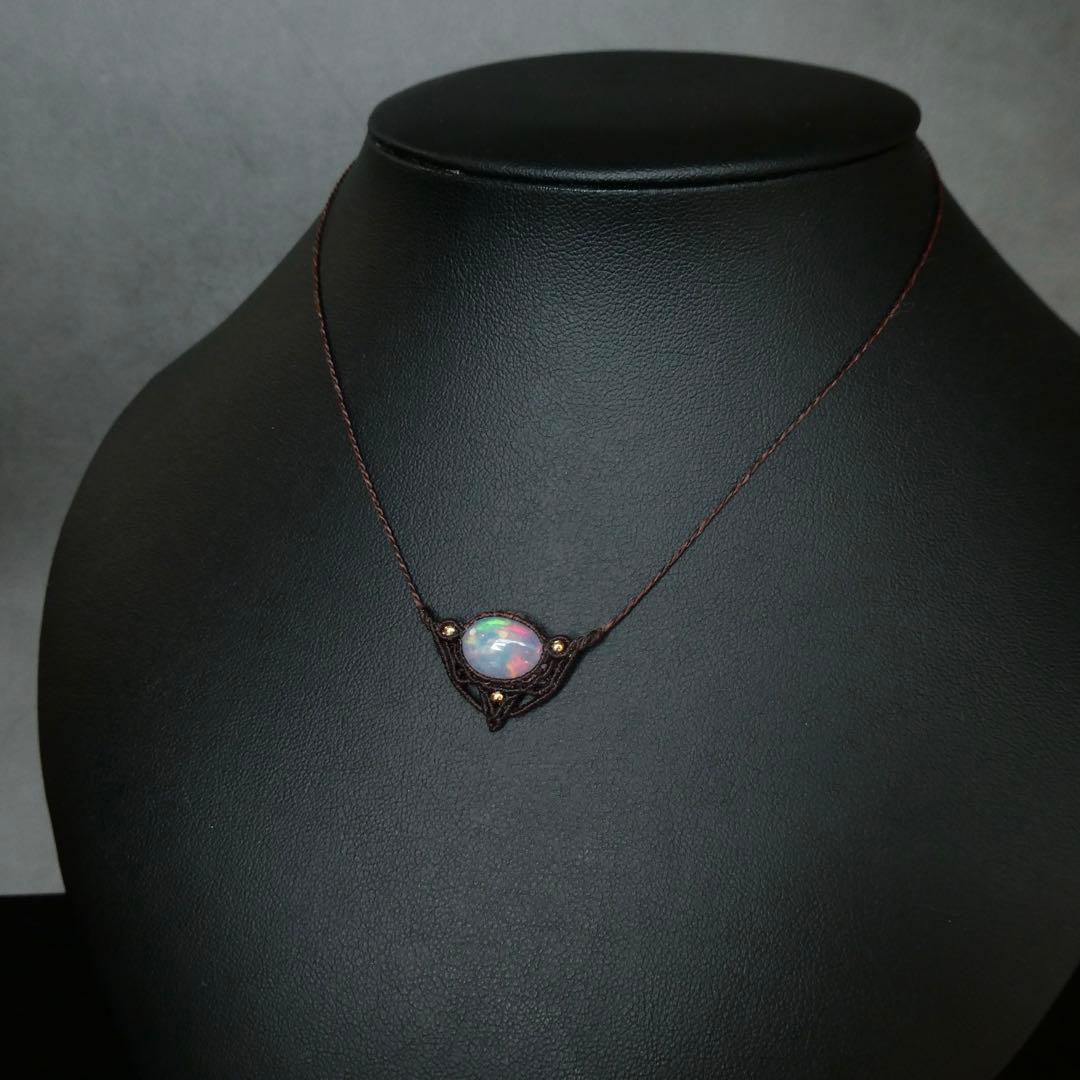 虹色オパールのマクラメネックレス