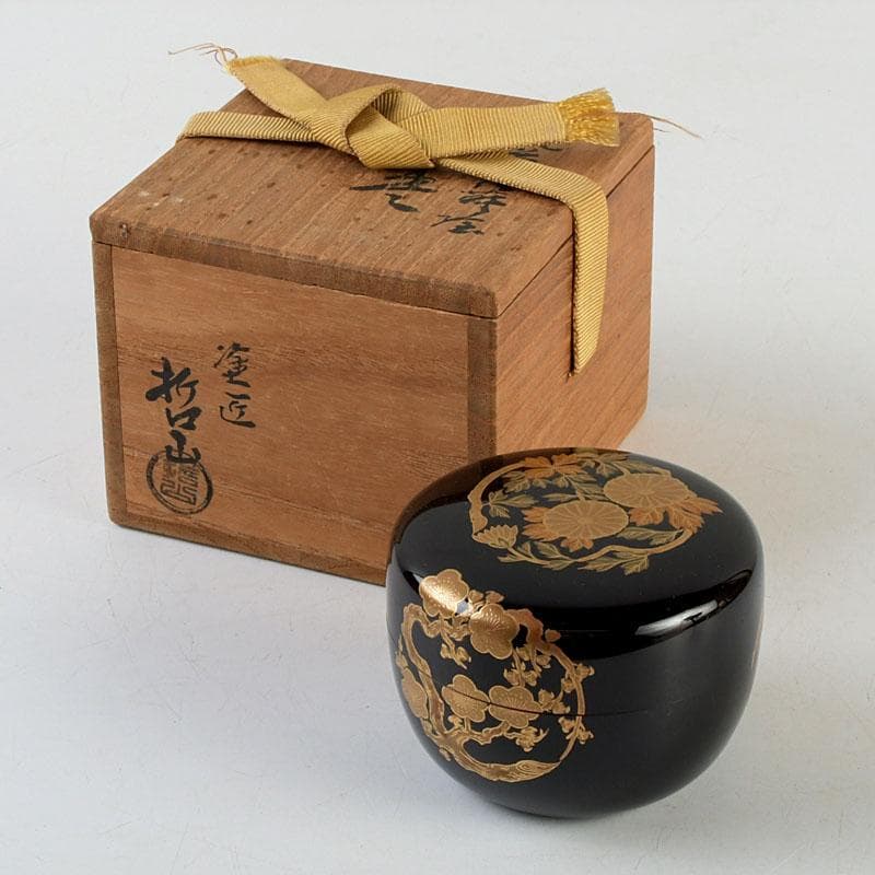 茶道具　塗匠　哲山作　花丸菊花蒔絵　平大棗　共箱　V　9354