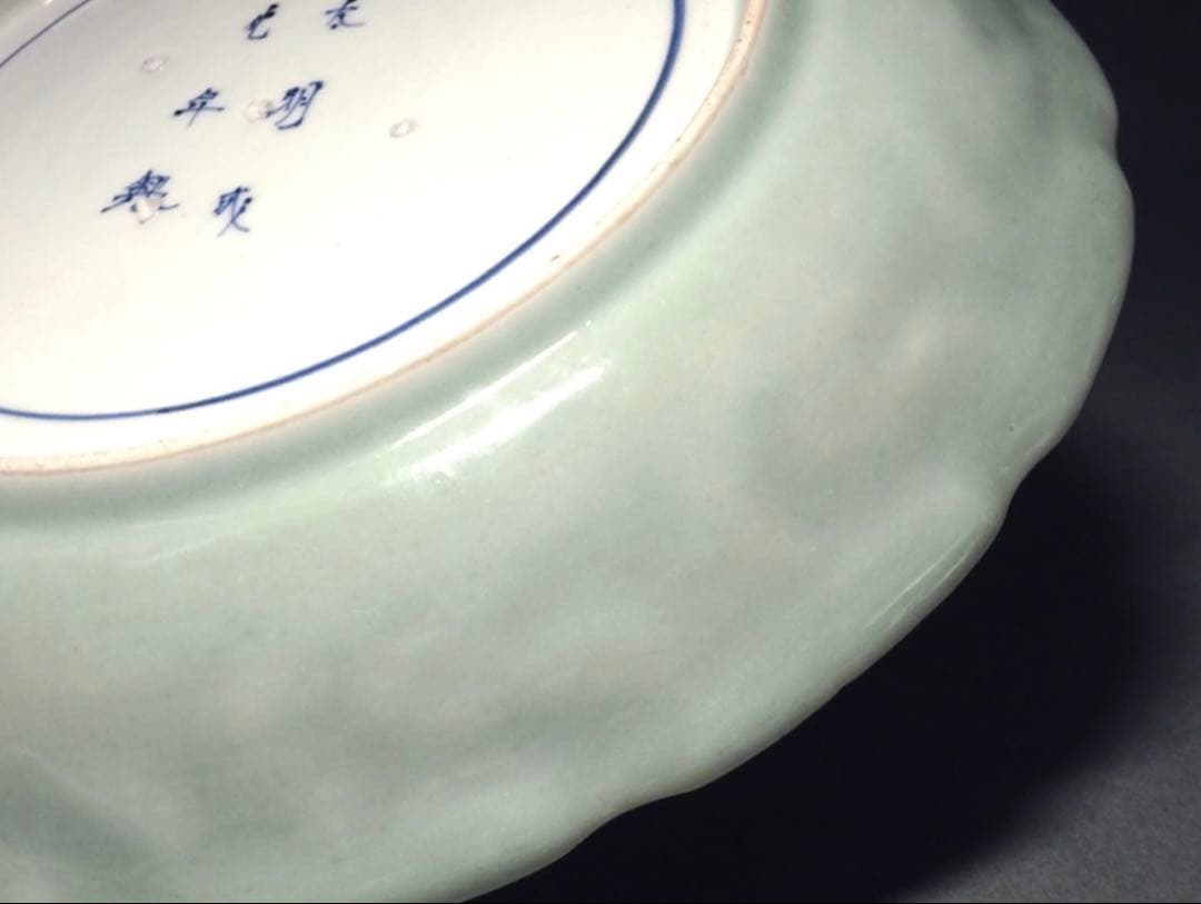 江戸時代 古伊万里 青磁色絵雲鶴見込松竹梅文輪花皿 大明成化年製銘 直径27㎝