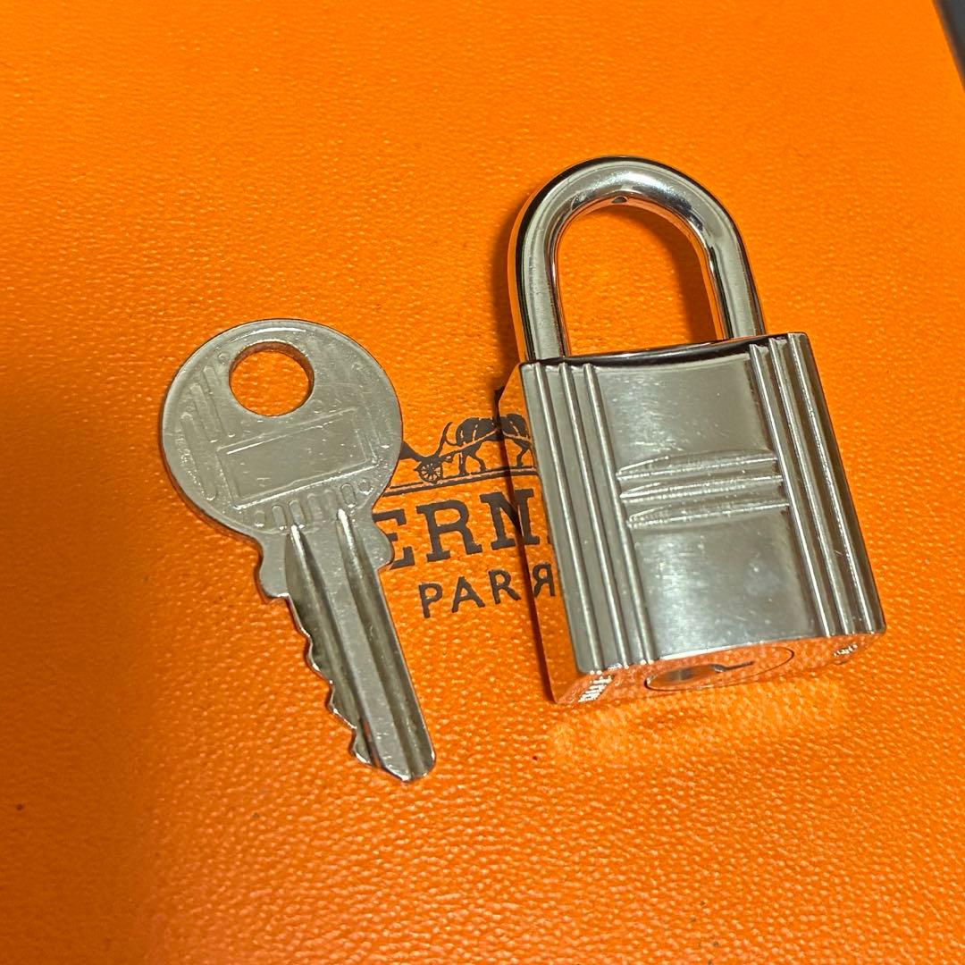 エルメス シルバー　カデナ　南京錠　パドロック　鍵　キー　NO114