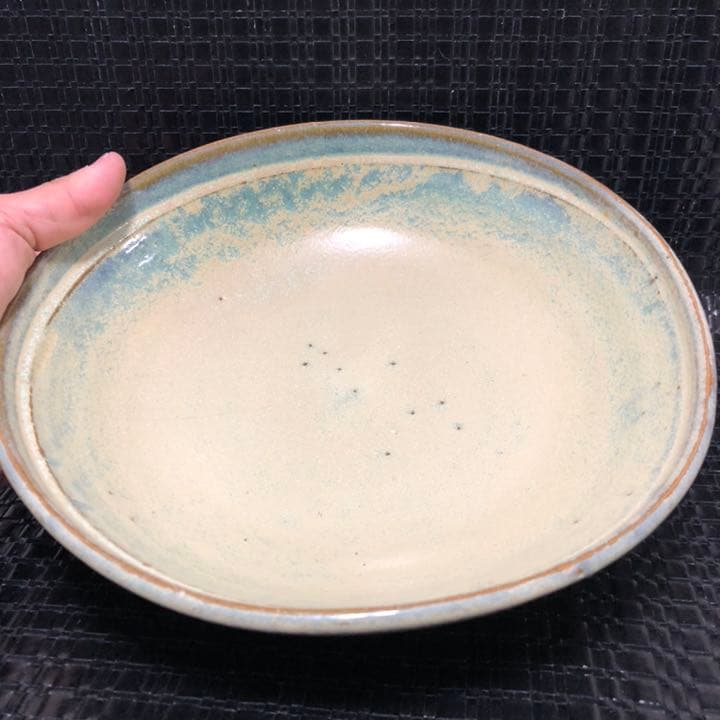 美しい古美術◼️蔵からクリーム色とコバルトブルーの可愛い深めのお皿が出て来ました、