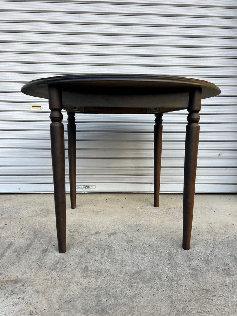 黒の円形木製ダイニングテーブル アンティーク調 楕円形