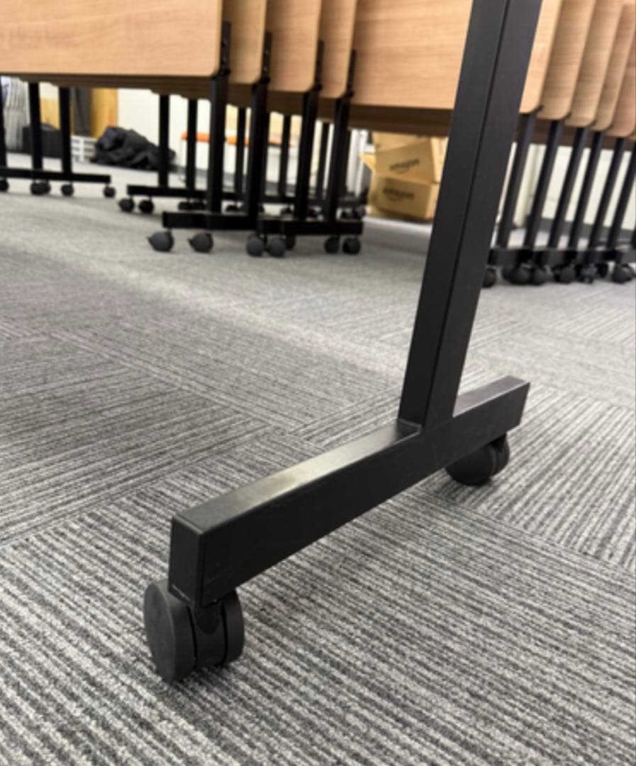 オフィスコム　会議テーブル