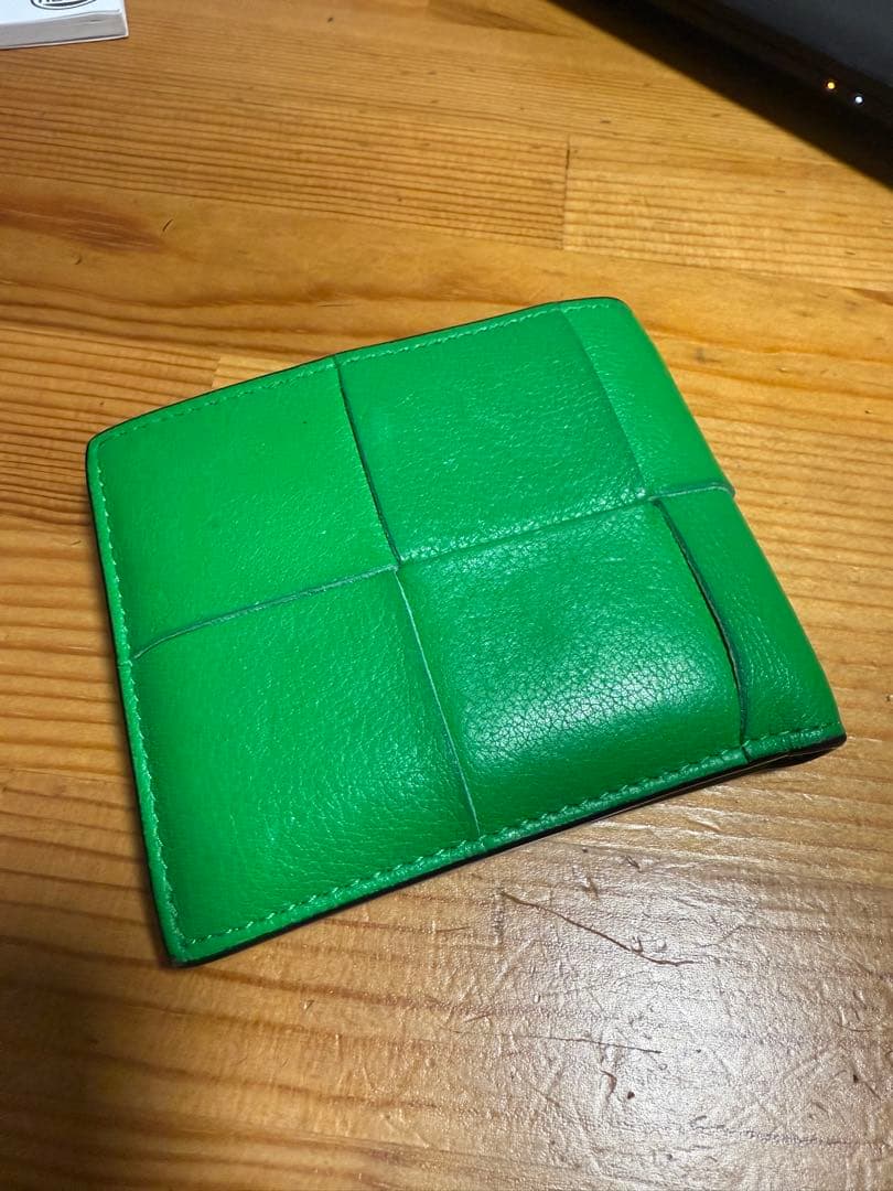 キラリ BOTTEGA VENETA 二つ折り財布 グリーン 美品❗️