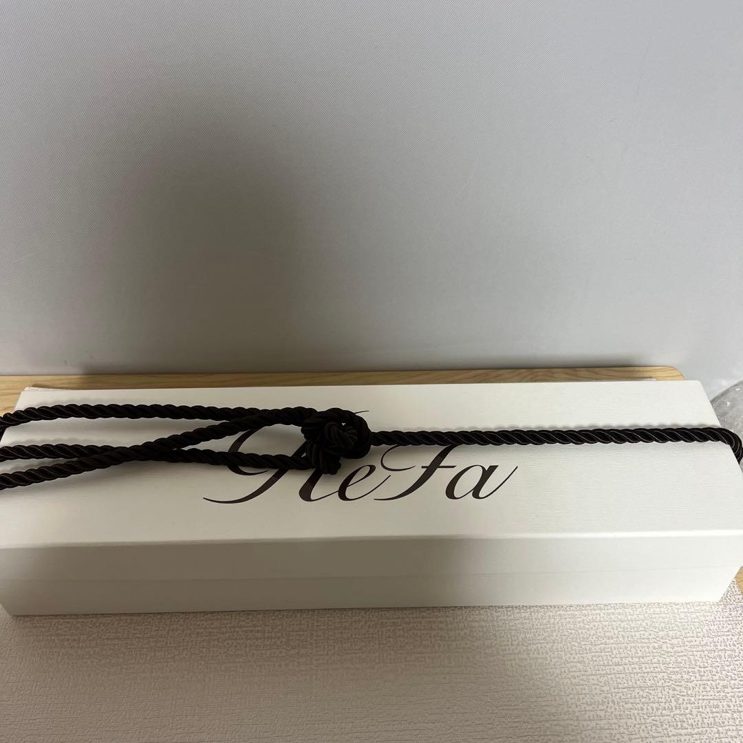 リファ　ストレートアイロン　ホワイト　RE-ATヘアアイロン