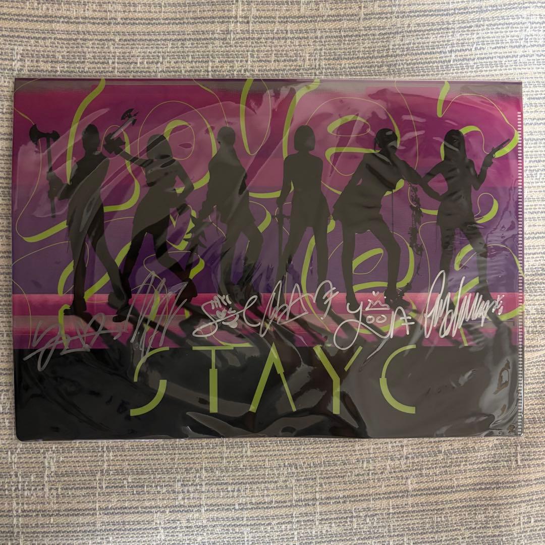 STAYC サイン入りクリアファイル