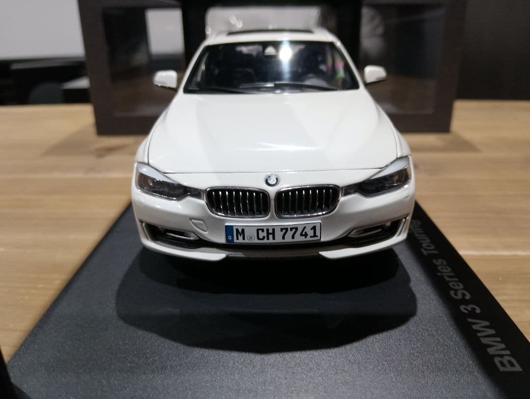 夢伝説　1/18 BMW 3シリーズ ツーリング F31ミニカー　ホワイト