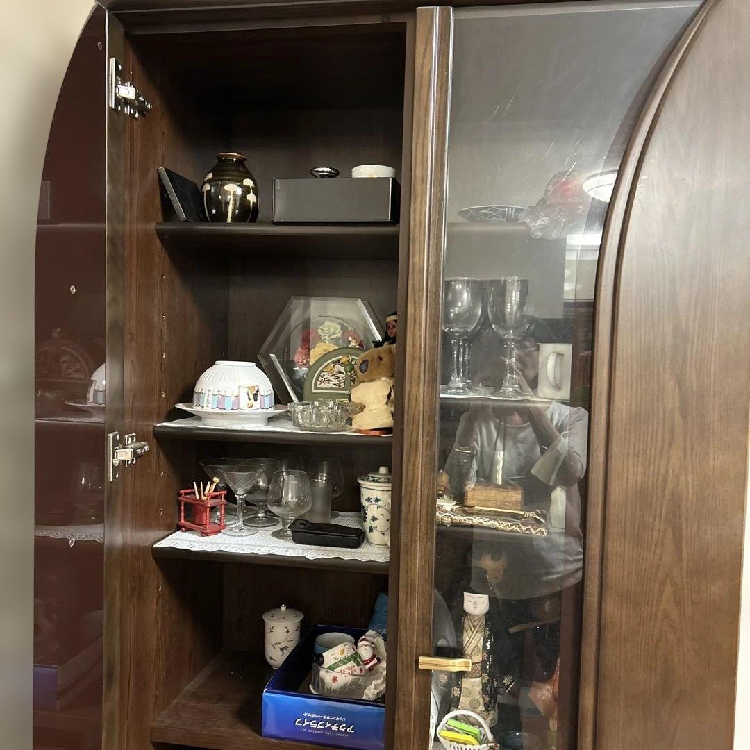 たのメル便発送　ダークブラウン クリア扉付 ディスプレイキャビネット　飾り棚