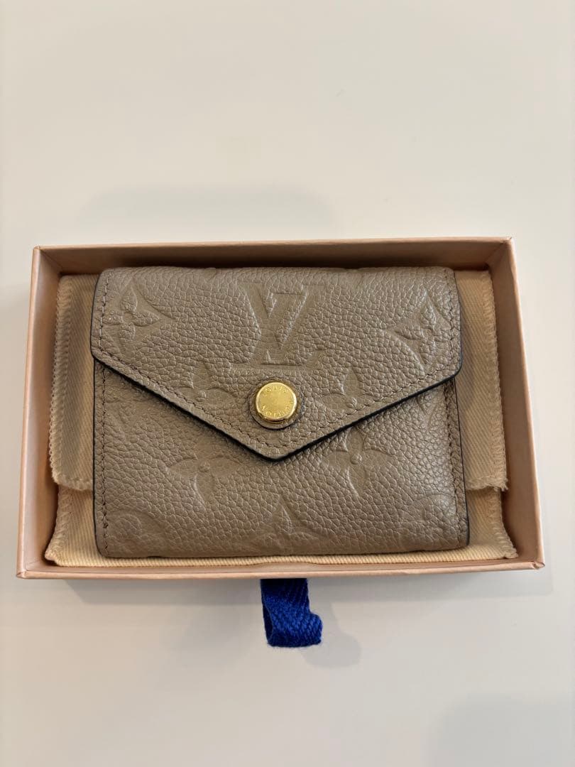 LOUIS VUITTON 三つ折り財布 ポルトフォイユ・ゾエ グレージュ