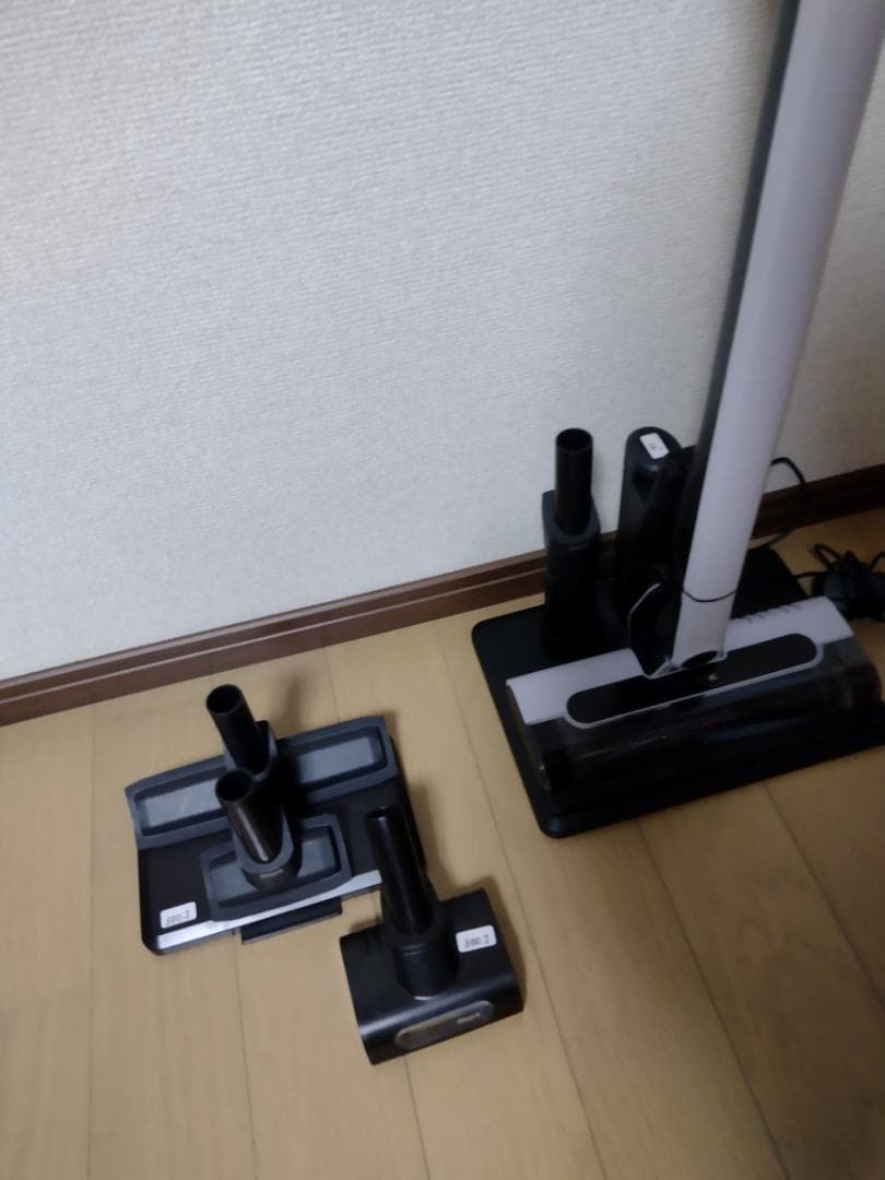 シャーク★コードレスクリーナー★CS300JWH★バッテリー新品と同等★