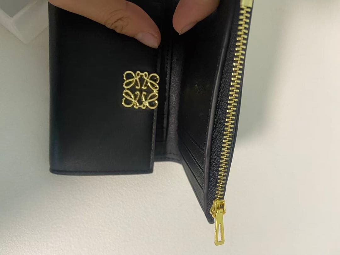 美品✨送料込み LOEWE ロエベ　高級レザー財布　ウォレット 黒