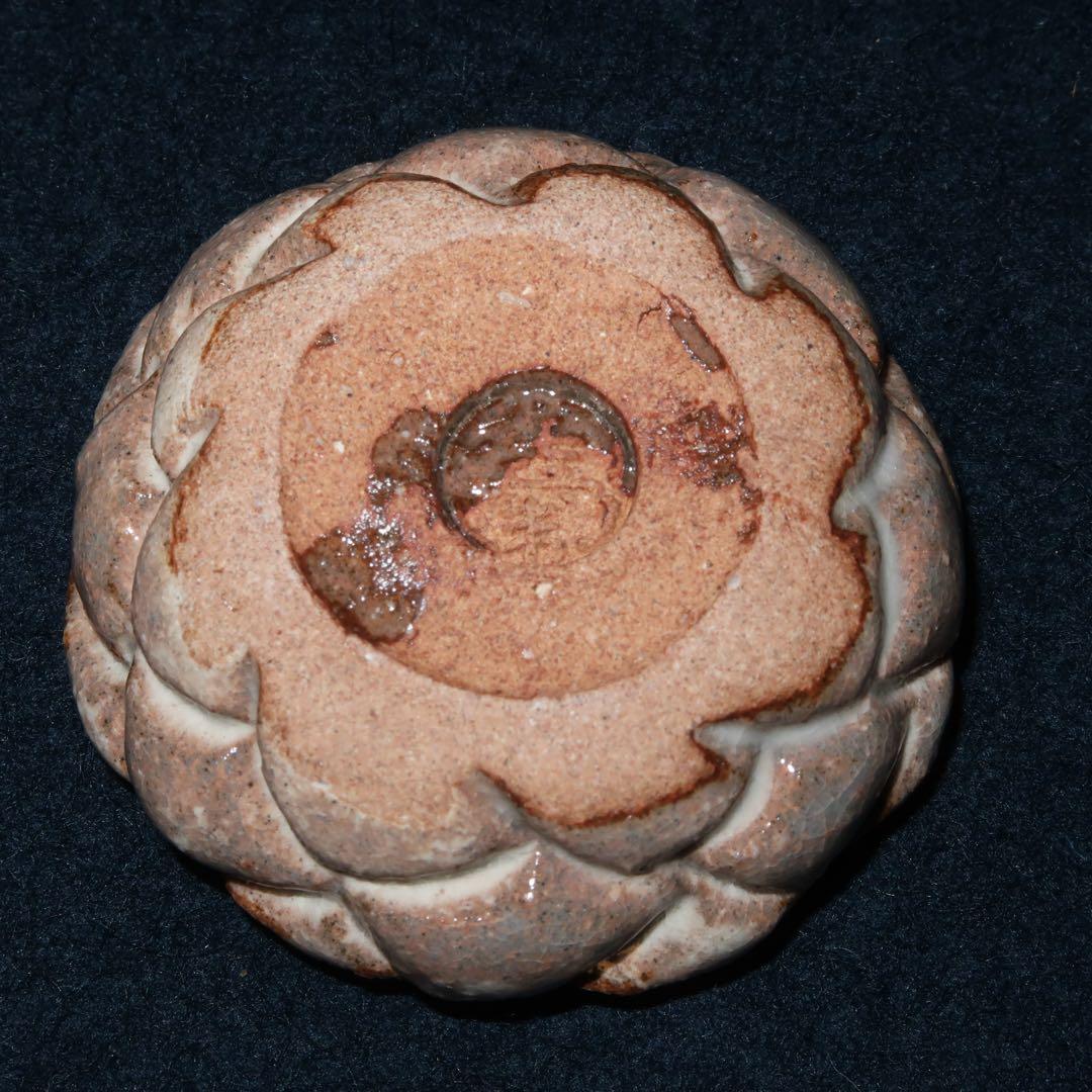 【茶道具】12代田原陶兵衛作　萩焼松毬香合