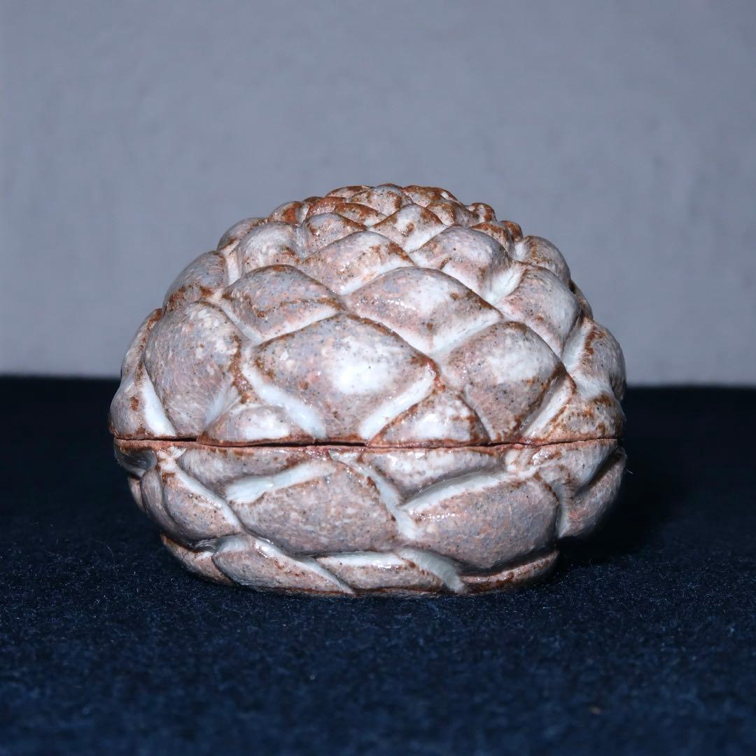 【茶道具】12代田原陶兵衛作　萩焼松毬香合