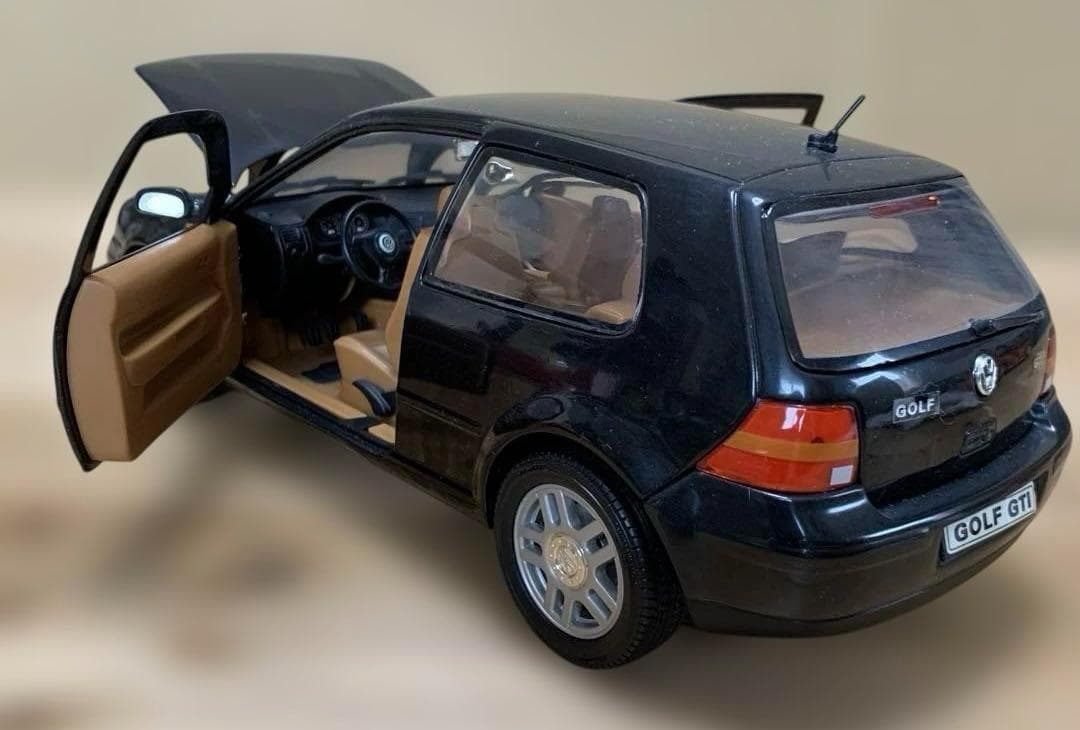 ミニカー　1/18 VW　フォルクスワーゲン　ゴルフⅣ　GTI　ブラック