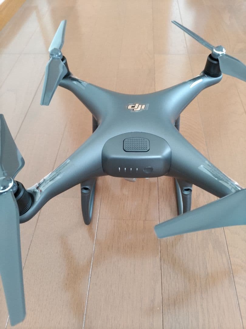 プァントム4ブラック　今まで動作確認のみ　基本セット　カメラ周辺に斑点模様があり