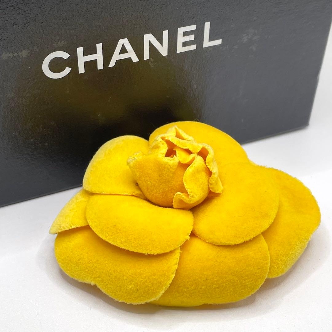 CHANEL シャネル カメリア コサージュ ピンブローチ ベロア イエロー