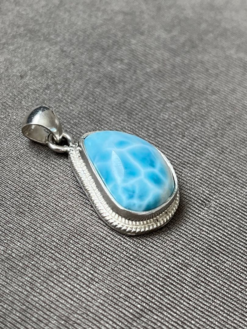 天然石ラリマー☆高品質！しずく型ペンダントトップ②☆濃いブルーかめ模様が美しい！