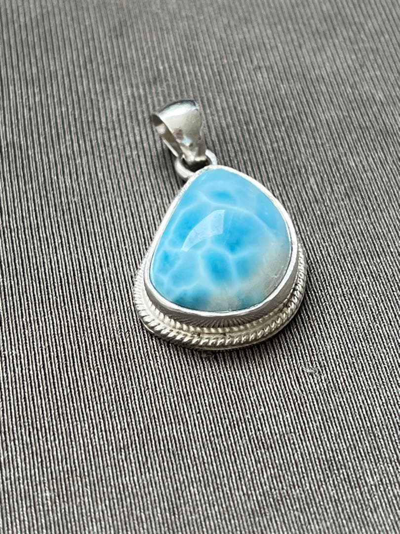 天然石ラリマー☆高品質！しずく型ペンダントトップ②☆濃いブルーかめ模様が美しい！