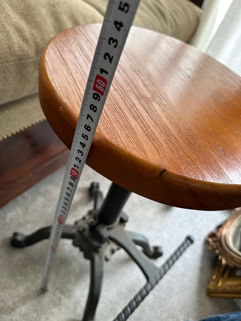 イス　高さ調整可能な木製スツール