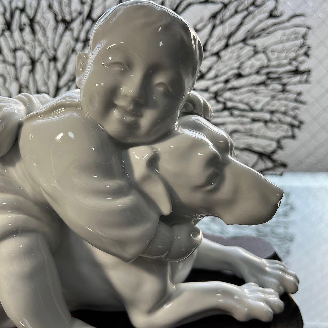 骨董　超希少　深川製磁 童子と犬 犬 子供と犬の戯れ 置物 宮内庁御用達