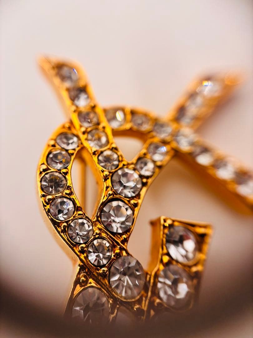 YSL ゴールドブローチ クリスタル装飾