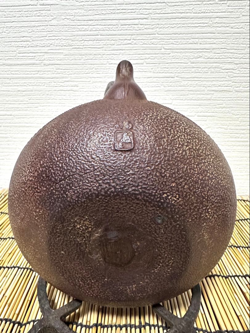 ＵＳＥＤ、良品　南部銘　南部釜師造１２型アラレ　鉄瓶　南部鉄瓶　南部鉄器　鉄瓶