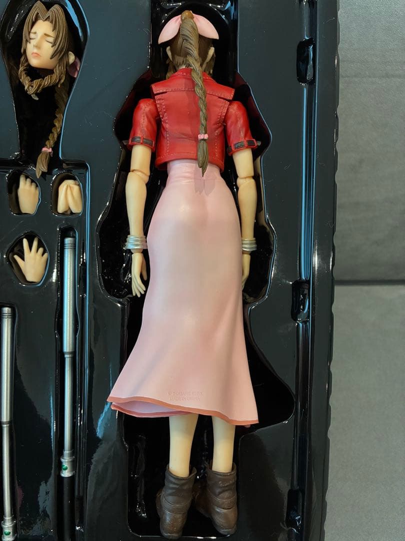 ファイナルファンタジー FF7 エアリス プレイアーツ改 クライシスコア