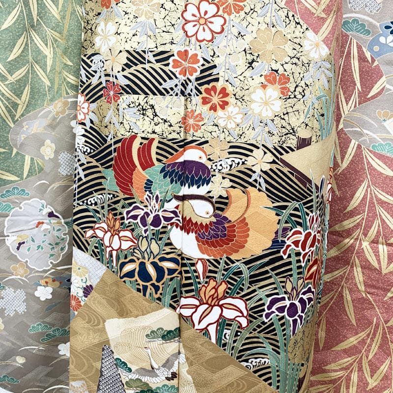 507z19☆振袖 重ね衿付 古典柄 金駒刺繍 金彩 地紋☆美品 成人式 結婚式