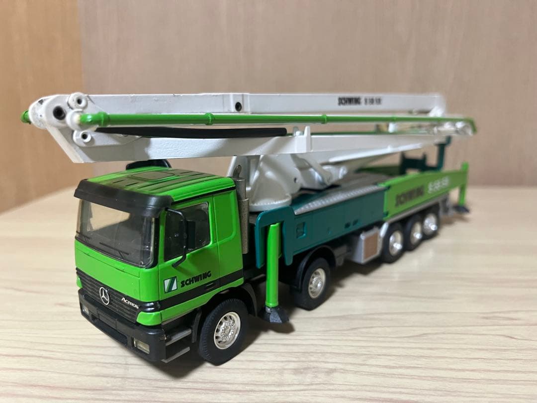 コンラッド SCHWING ポンプ車 1/50 ミニチュア おまけ付き