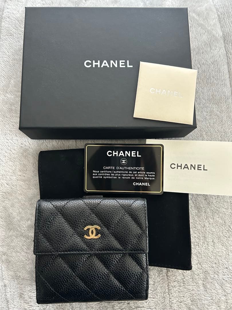 CHANEL キャビアスキン　二つ折り財布
