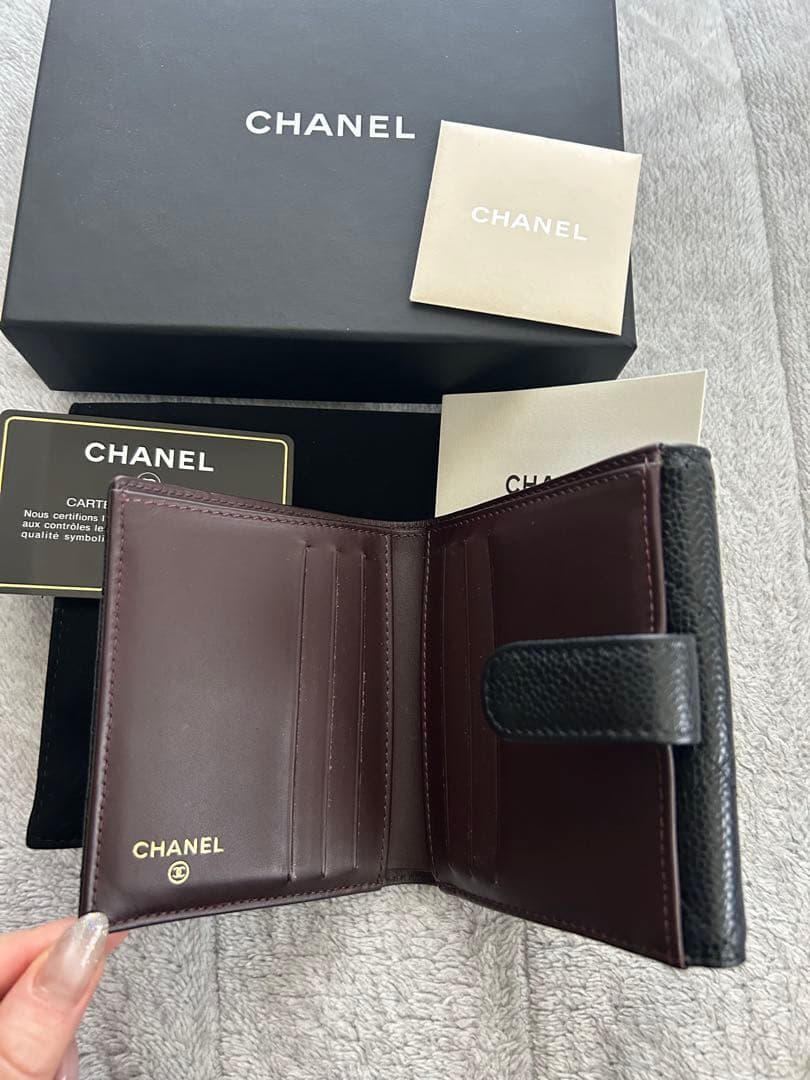 CHANEL キャビアスキン　二つ折り財布