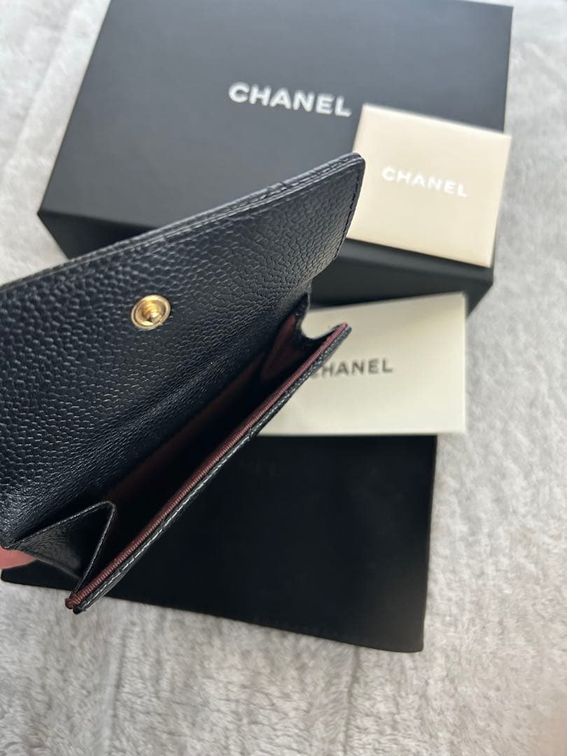 CHANEL キャビアスキン　二つ折り財布