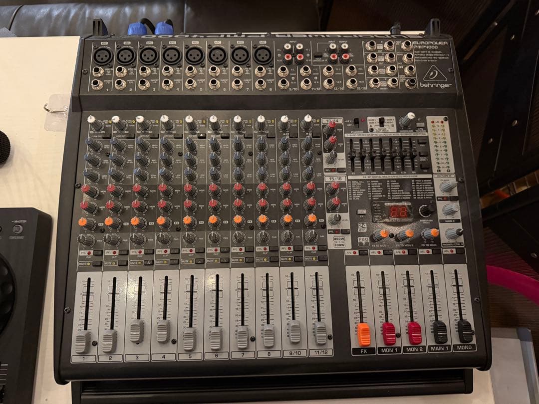 Behringer EUROPOWER PMP4000 パワードミキサー