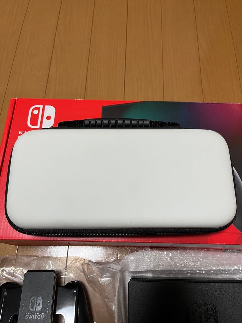 Nintendo switch バッテリー強化版 本体一式 ケース付き