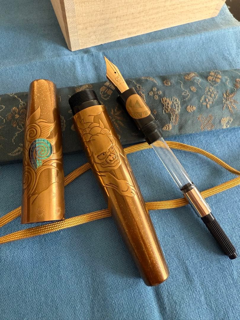 金地獅子、万年筆、蒔絵