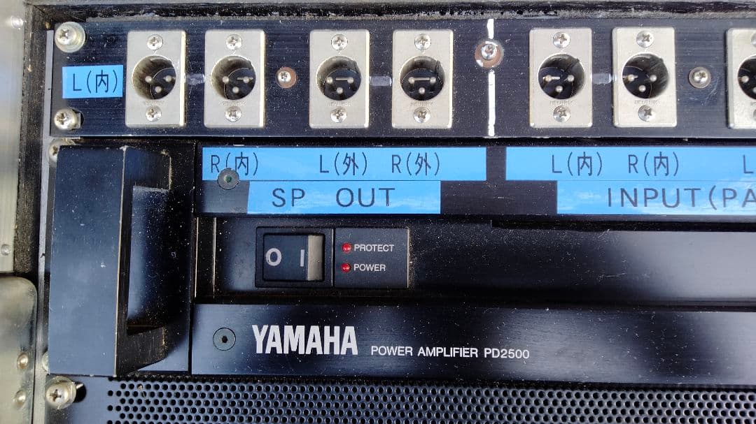 業務用パワーアンプPD2500x2台入り　 キャスター付きラックケース