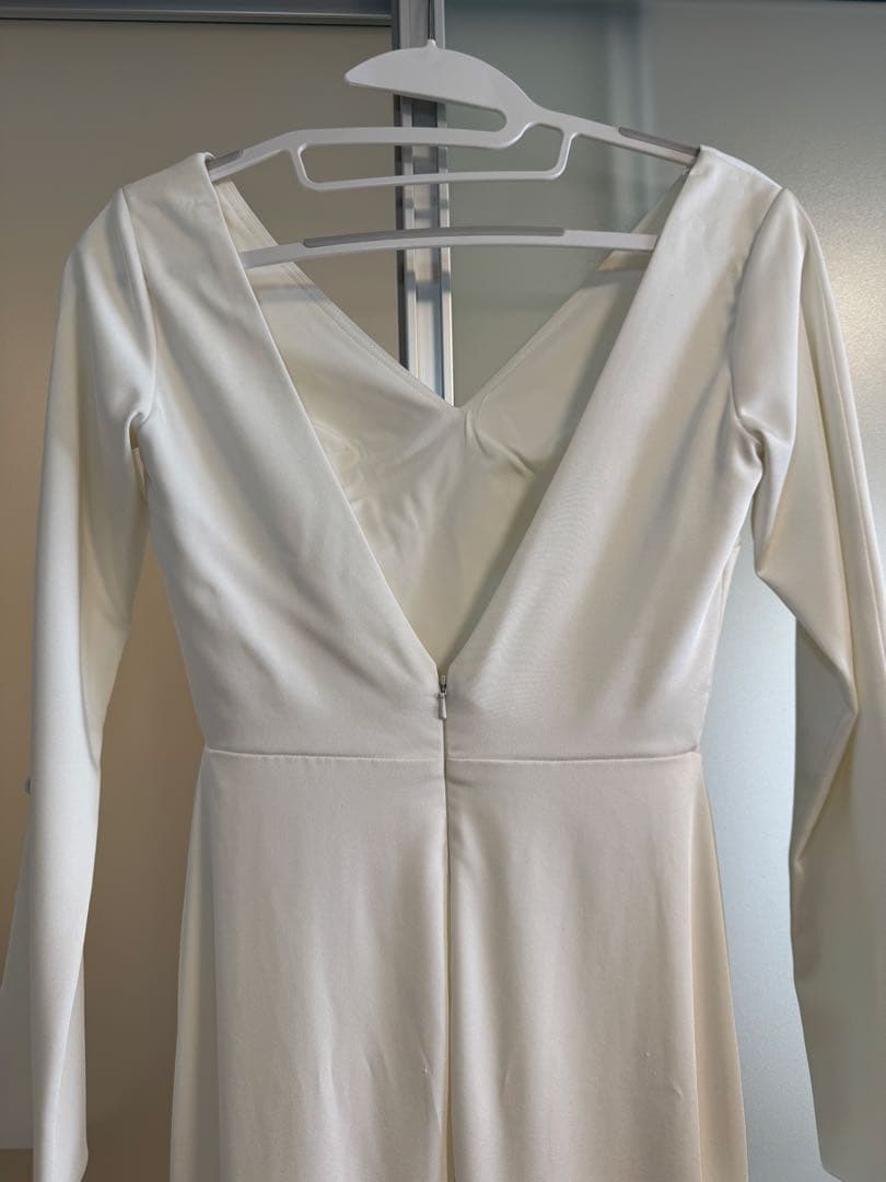 ドレスプロダクション　Vネック　フレアスリーブウェディングドレス　W159