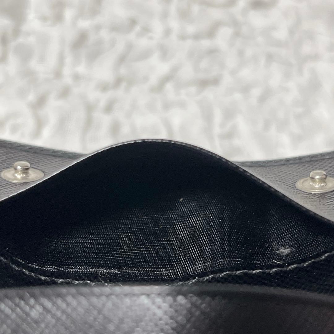 美品✨プラダ 6連キーケース トライアングルロゴ サフィアーノレザー 黒 三角