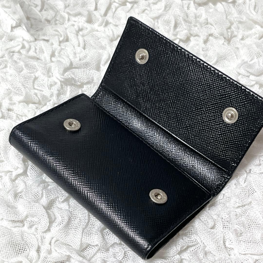 美品✨プラダ 6連キーケース トライアングルロゴ サフィアーノレザー 黒 三角
