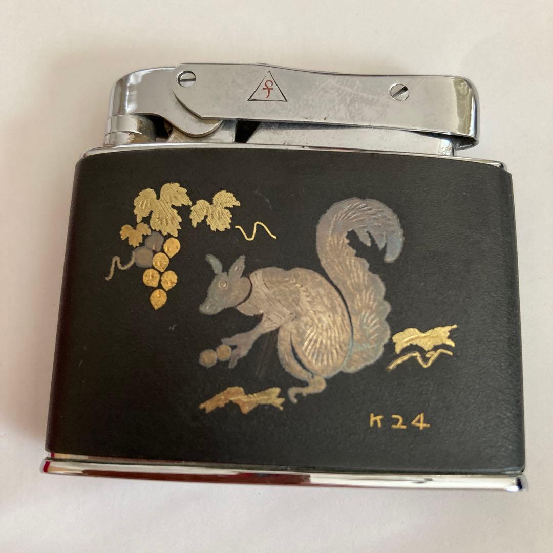 リスとブドウ装飾の黒い喫煙具　1R