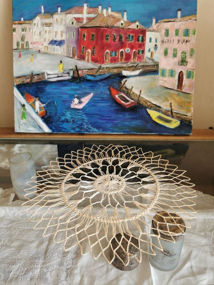 アンティークイタリア 花火風の糸線状レース ほんのり濃いバターアイボリードイリー