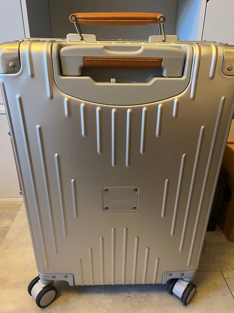 【新品未使用】イノベーター innovator アルミ 36L キャリーケース