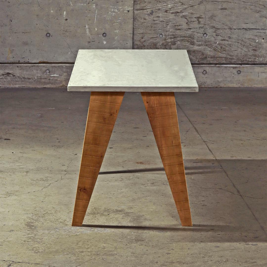 オーダー専用｜デスク｜ライトグレー｜パソコンデスク｜薄塗りモルタル｜三角脚